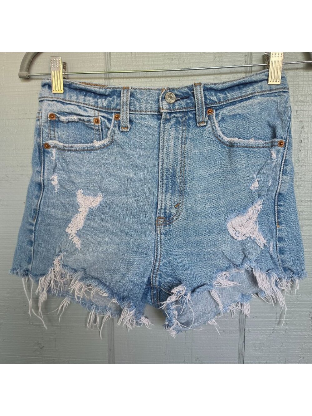 Abercrombie High Rise Mom Shorts Distressed Wash Denim Cutoff Festival. Size 26